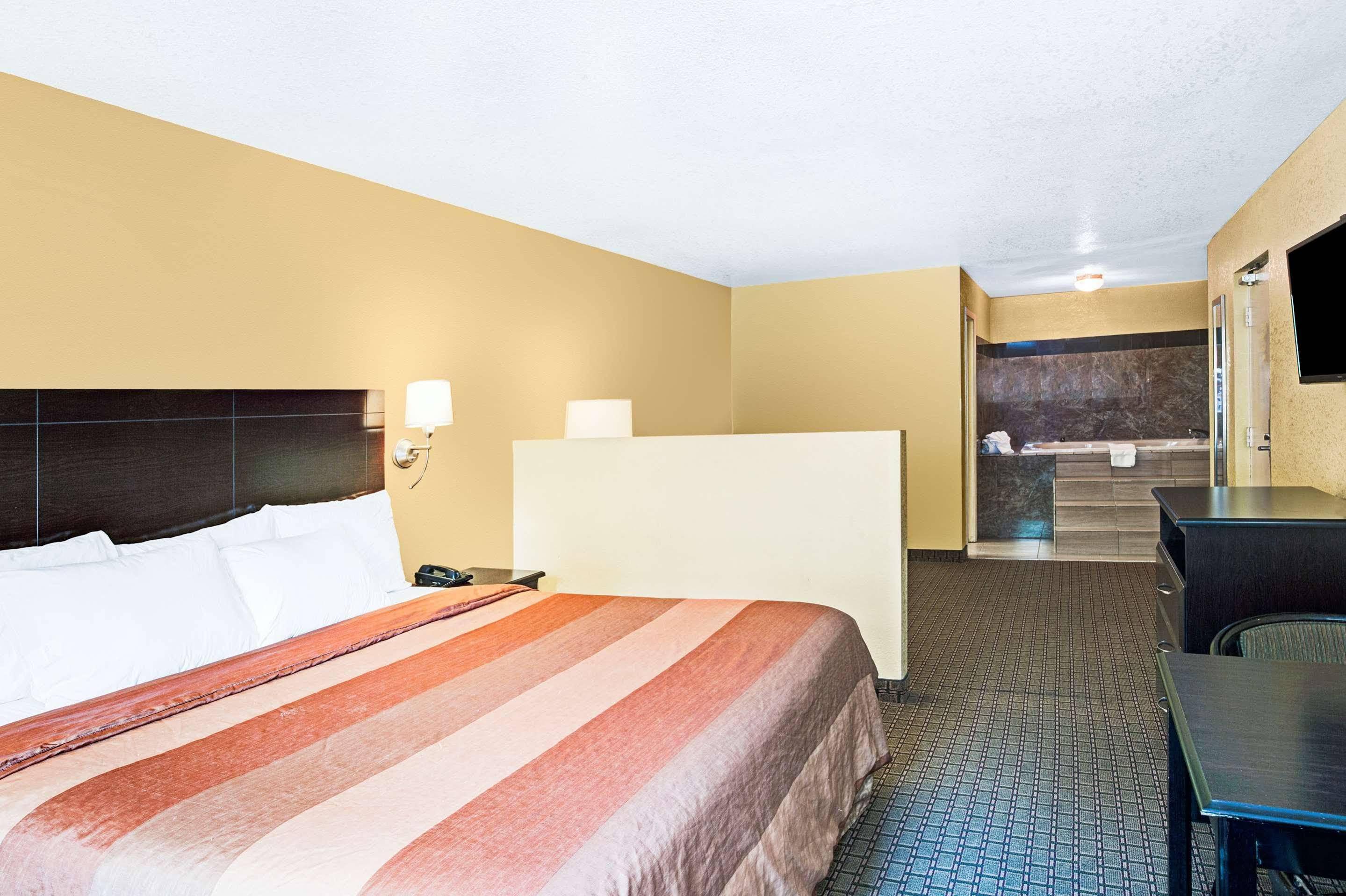 Days Inn & Suites By Wyndham Downtown Gatlinburg Parkway Dış mekan fotoğraf