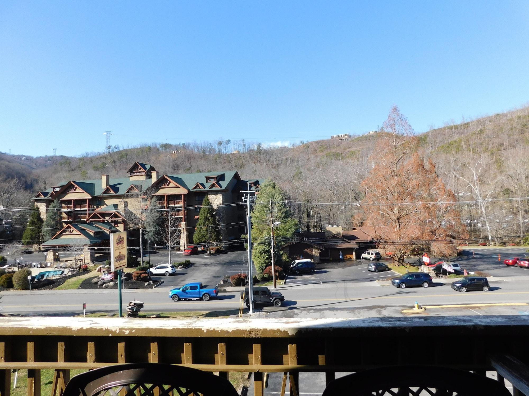 Days Inn & Suites By Wyndham Downtown Gatlinburg Parkway Dış mekan fotoğraf