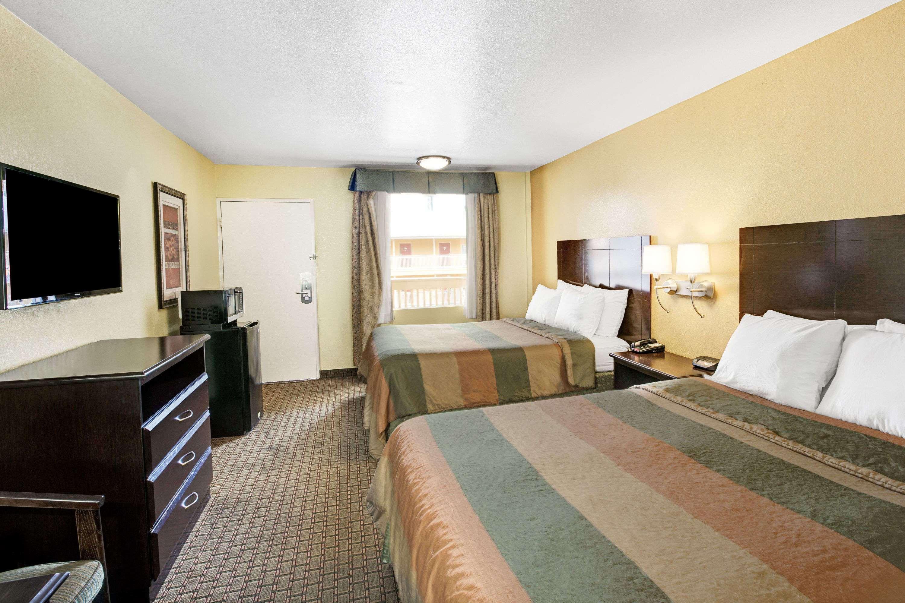 Days Inn & Suites By Wyndham Downtown Gatlinburg Parkway Dış mekan fotoğraf