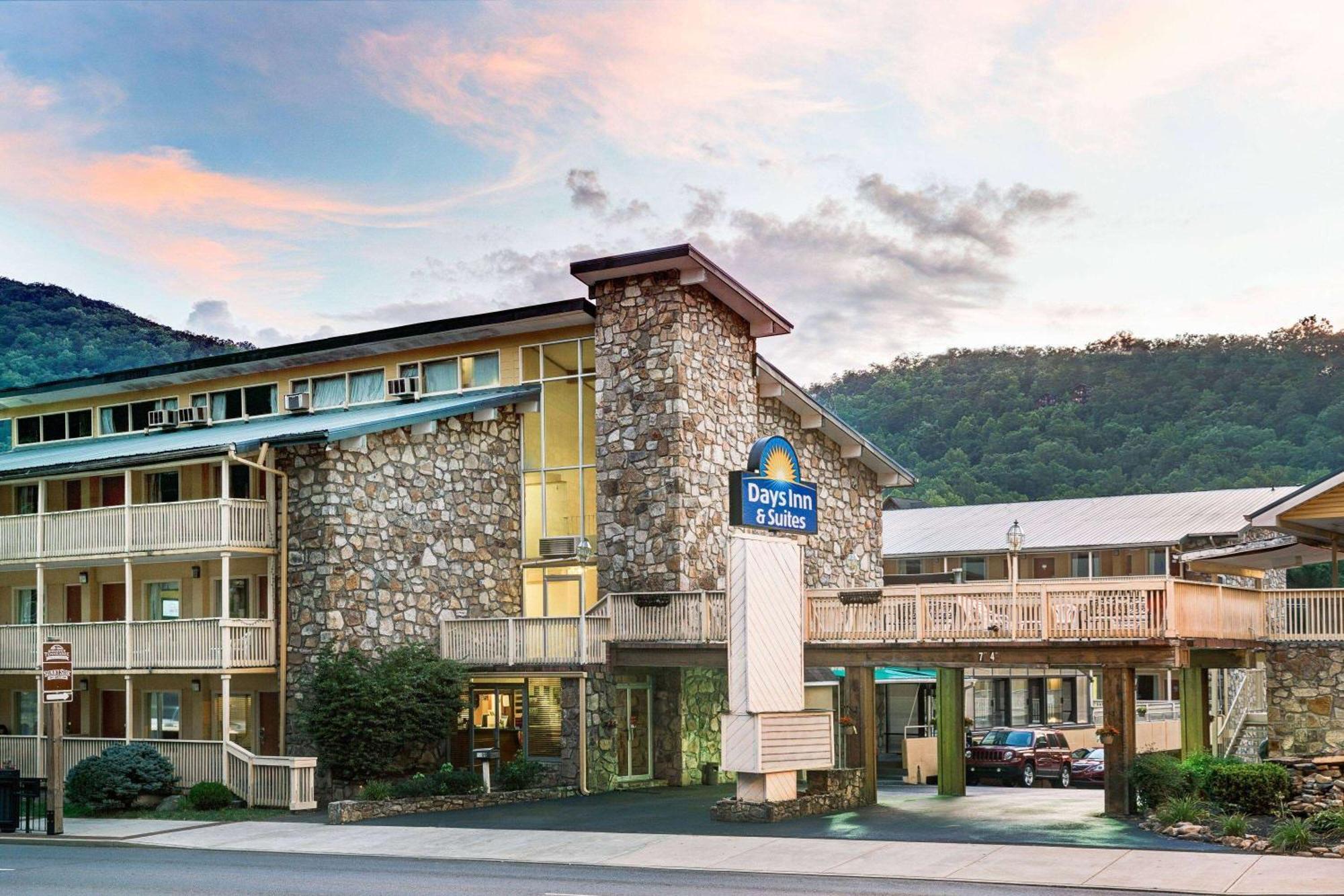 Days Inn & Suites By Wyndham Downtown Gatlinburg Parkway Dış mekan fotoğraf