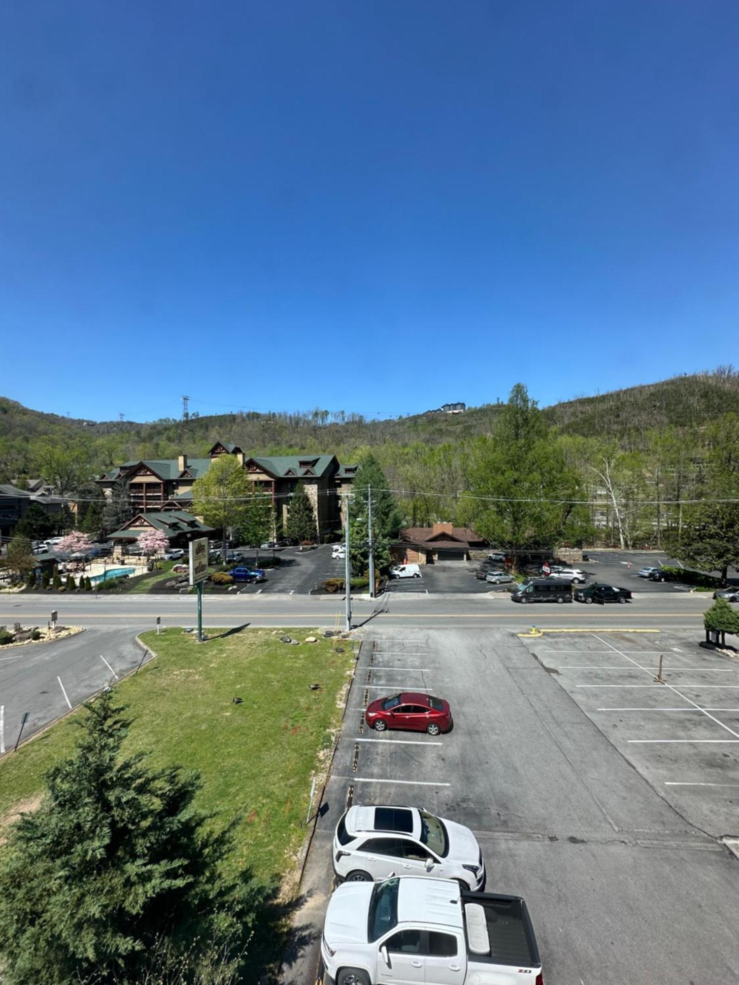 Days Inn & Suites By Wyndham Downtown Gatlinburg Parkway Dış mekan fotoğraf